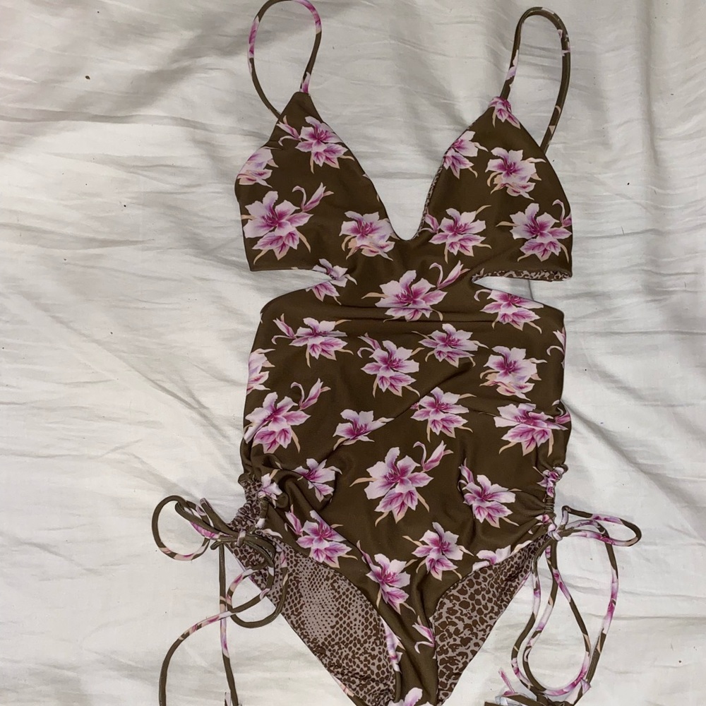 Acacia capsule aloha greece one piece